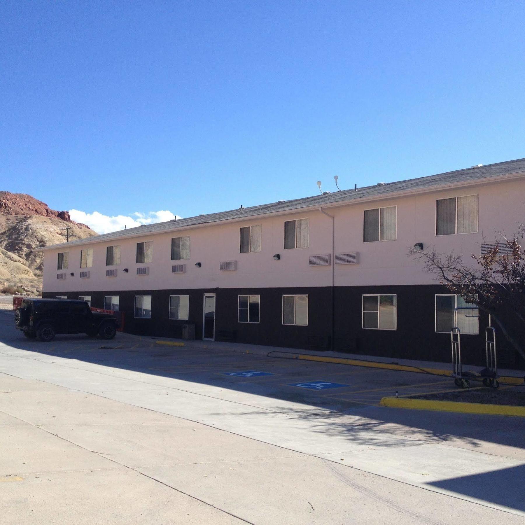 Days Inn By Wyndham Moab Exterior photo